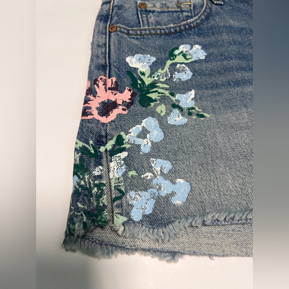 7 For All Mankind Women’s Painted Denim Shorts • Size 29” Waist • Raw Hem - Picture 7 of 13
